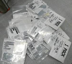 40 packages of 100 M2.5 nuts