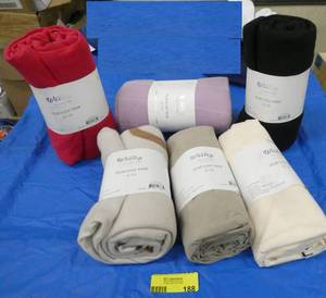 6 New fleece throw