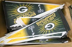 Box of approx 200 pennants - Green Bay Packers super bowl XLV champions