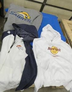 3 Adult Medium sweatshirthoodies
