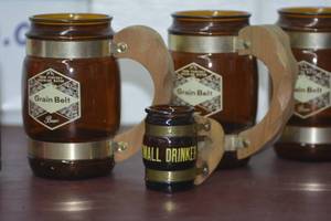 4 larger grain belt one sided mugs and 1 Im only a small drinker mug wooden handles