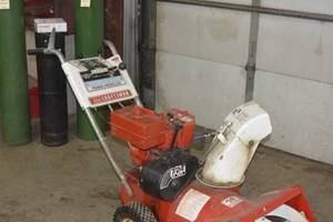 lot 8 image: Heavy duty Craftsman snow blower