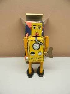 VINTAGE WIND UP ROBOT LILLIPUT WITH BOX - WORKS, NICE - APPROX 7 - SEE PICTURES