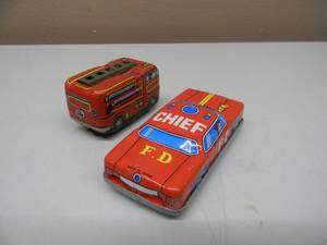 VINTAGE SMALL FIRE TRUCK JAPAN TIN LITHO WIND UP TOY - NICE - WORKS - WITH JAPAN TIN LITHO F.D. CHIEF CAR - AWESOME PIECES - SEE PICTURES