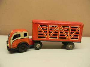 VINTAGE 1950s JAPAN TIN TOY LIVESTOCK TRACTOR TRAILER - WORKS - AWESOME PIECE - APPROX 9.5 - SEE PICTURES
