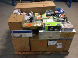 Pallet with assorted Lightning Various Models and Conditions See Pictures