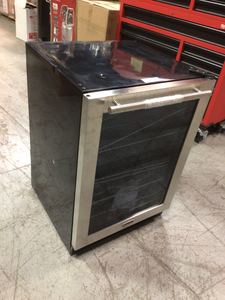 Magic Chef 44 Bottle Dual Zone Wine Cooler in Stainless Steel Small Damaged on the Top See Pictures