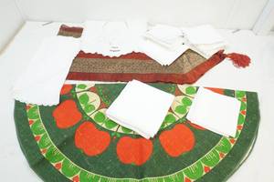 table runners and napkins
