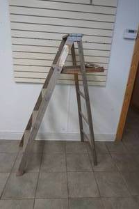 56 wood ladder