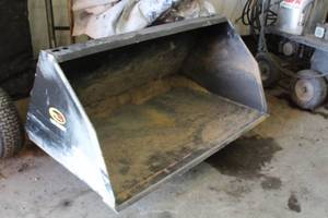 lot 12 image: Mini Skid Steer Loader Bucket Attachment