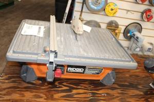 lot 38 image: Ridgid R4020 7 Tile Table Saw