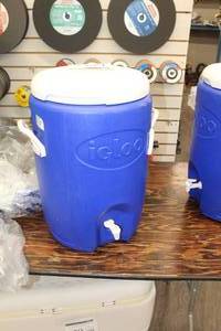 lot 125 image: Igloo Plastic Water Cooler 5-Gallon