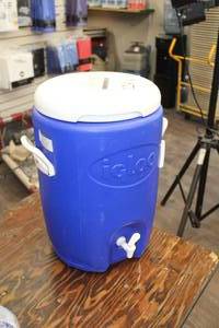 lot 124 image: Igloo Plastic Water Cooler 5-Gallon