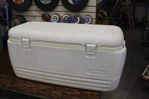 lot 130 image: Igloo Plastic Chest Cooler
