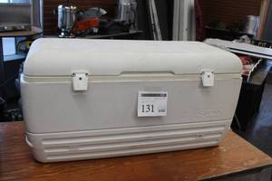lot 131 image: Igloo Plastic Chest Cooler