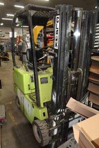 lot 9 image: Clark C500-25 Fork Lift