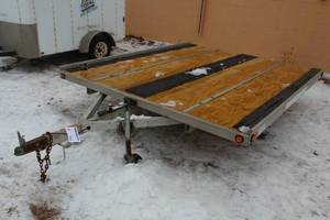 lot 4 image: 2003 Sled Bed 10 Single Axle Tiltbed Snowmobile Trailer