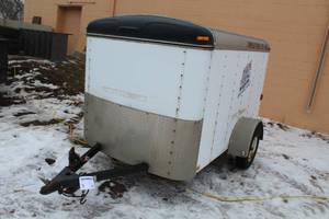 lot 5 image: 1998 Featherlite 8 Single Axle Enclosed Trailer