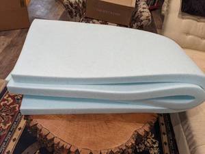 lot 77 image: 2 Twin Memory Foam Mattress Topper