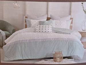 lot 6 image: Urban Habitat Myla Cotton Aqua Ivory Comforter Set, King