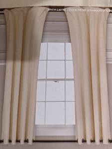 lot 17 image: 2 Lush Decor Blackout Insulated Grommet Curtain Panels