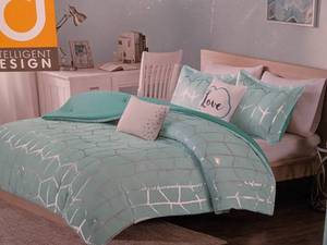 lot 62 image: ID Comfort Bedding Set, FullQueen