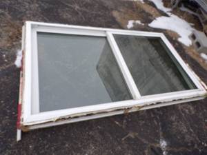 lot 154 image: Vinyl Sliding Window 42 x 72