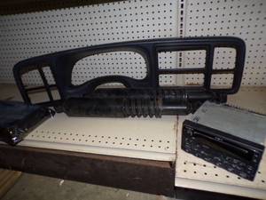 lot 153 image: Parts for a GMC 2001 Pickup