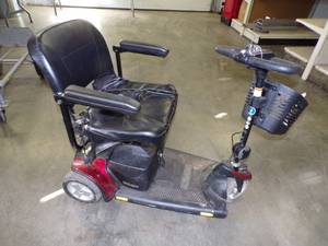 lot 159 image: 3 Wheel Mobility Cart with battery, tested and works