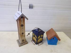 lot 167 image: Bird Feeders and bird house