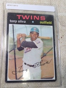 lot 14 image: 1971 Topps Tony Oliva Card HOF