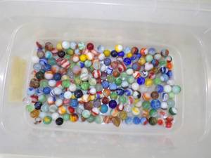 lot 22 image: Small Tub of Vintage Marbles