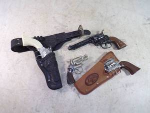 lot 25 image: Cool Lot of Vintage Cap Guns two with Holster