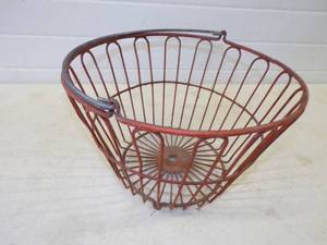 lot 34 image: Vintage Metal Rubber Coated Egg Basket