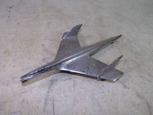 lot 39 image: Very Cool Vintage Hood Ornament