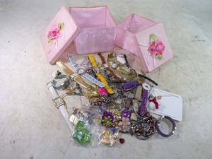 lot 50 image: Misc Assorted Group of Vintage Watches and Jewelry with Pretty Pink Boxes