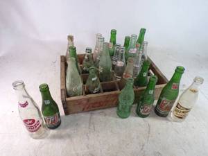 lot 61 image: 24 Vintage Bottles with Vintage 7up Crate