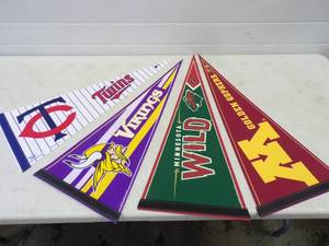 lot 80 image: 4 Mint Condition Mn Sports Team Pennants