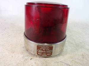 lot 81 image: Very Cool Beacon Ray Vintage Fire Truck Rotating Emergency Light