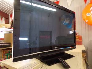 lot 170 image: 42 Flat Screen TV with Remote