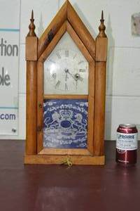 lot 2 image: Vintage wind up Steeple clock by W.M. L. Gilbert & Co. Winchester. Con with hanging pendulum - Key included