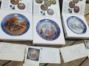 lot 32 image: Bradford Exchange - Hutschenreuther Love For All Seasons complete set of collectors plates