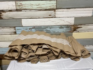 (21) Burlap Table Runners