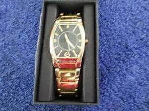 lot 1 image: Mens Goldtone Diamond Watch open ...