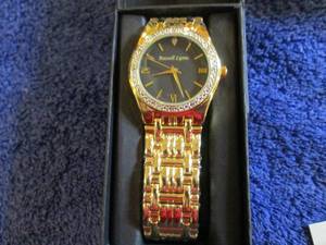 lot 35 image: Mens Goldtone Diamond Watch open ...