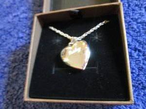 lot 45 image: Silvertone Personalized Heart Locke...