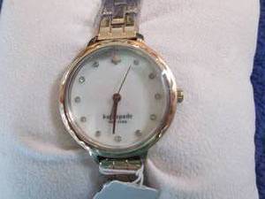 lot 101 image: Kate Spade Womens Morningside Scal...