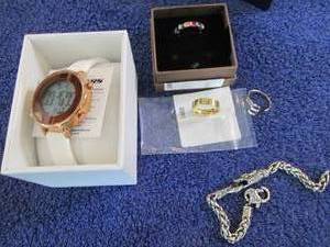 lot 123 image: 5 Assorted Jewelry Pieces with issu...