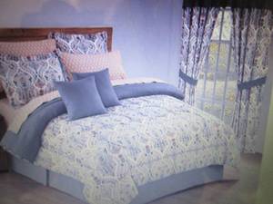 lot 143 image: Enya 20-Pc. Bedroom Set - Queen ope...