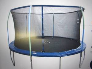 12 foot round trampoline with enclo...
